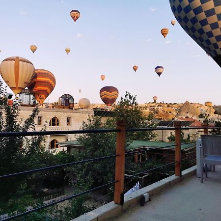 גורמה Falcon Cave Suites מראה חיצוני תמונה