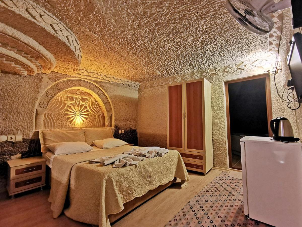 גורמה Falcon Cave Suites מראה חיצוני תמונה