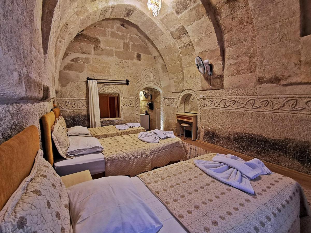 גורמה Falcon Cave Suites מראה חיצוני תמונה
