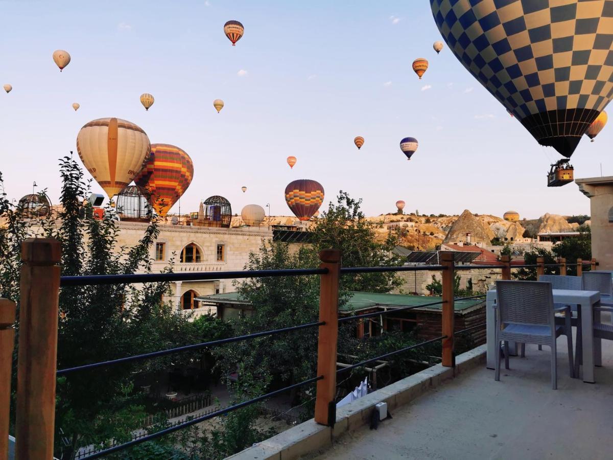 גורמה Falcon Cave Suites מראה חיצוני תמונה