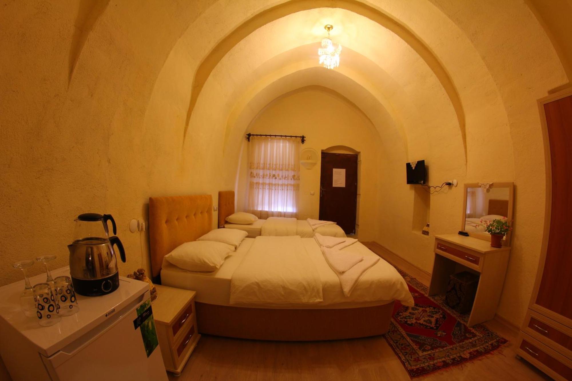 גורמה Falcon Cave Suites מראה חיצוני תמונה