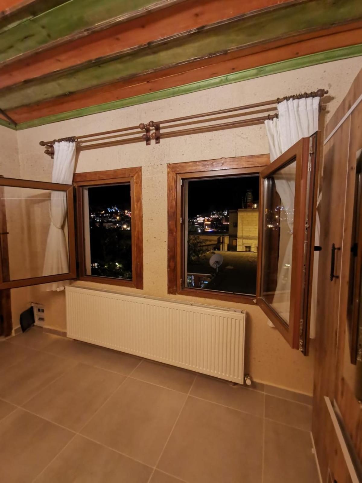 גורמה Falcon Cave Suites מראה חיצוני תמונה