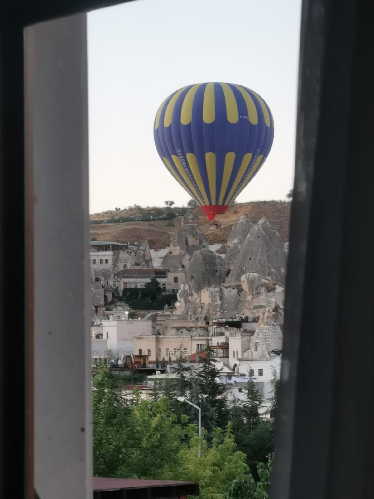 גורמה Falcon Cave Suites מראה חיצוני תמונה