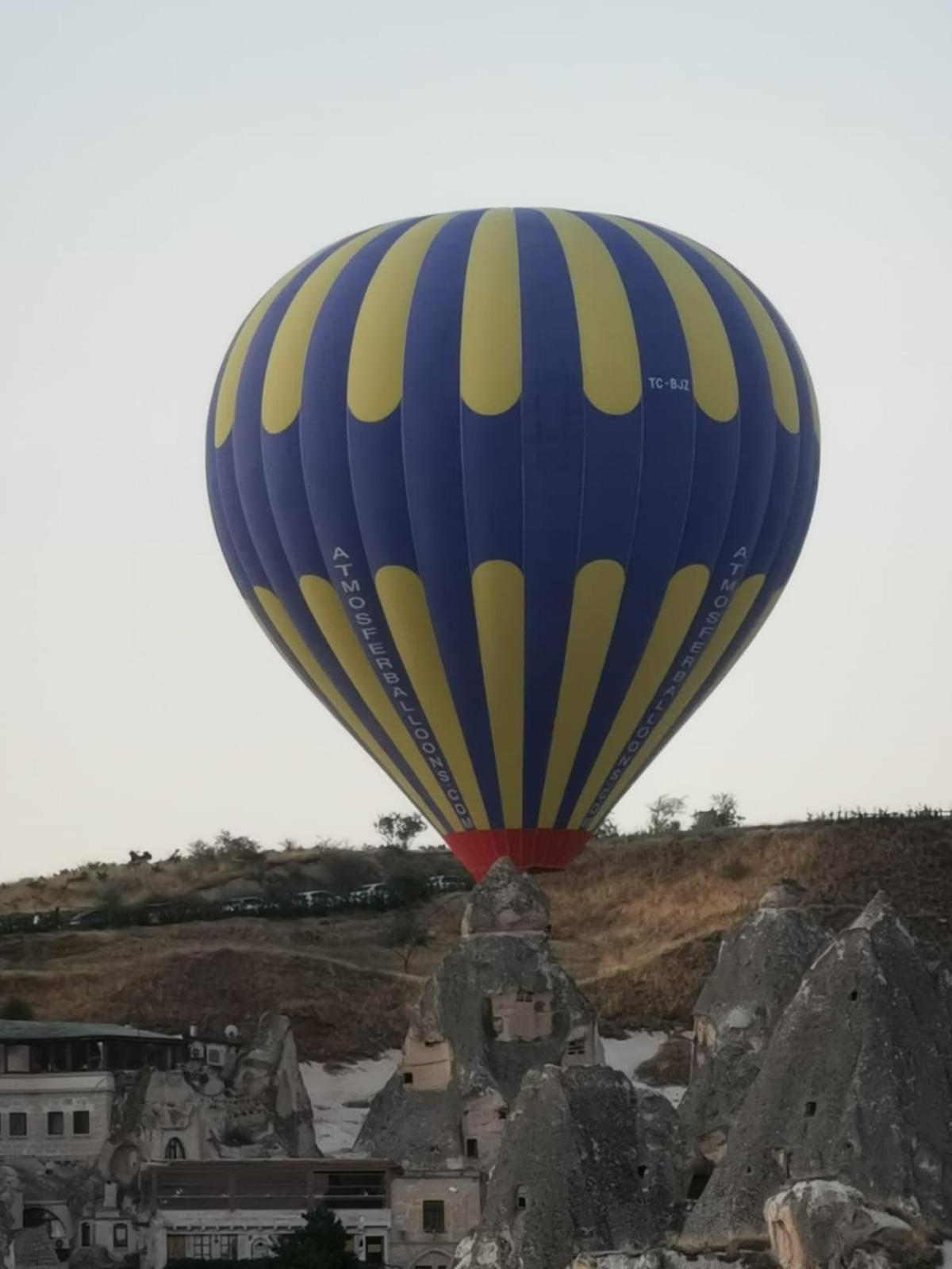 גורמה Falcon Cave Suites מראה חיצוני תמונה
