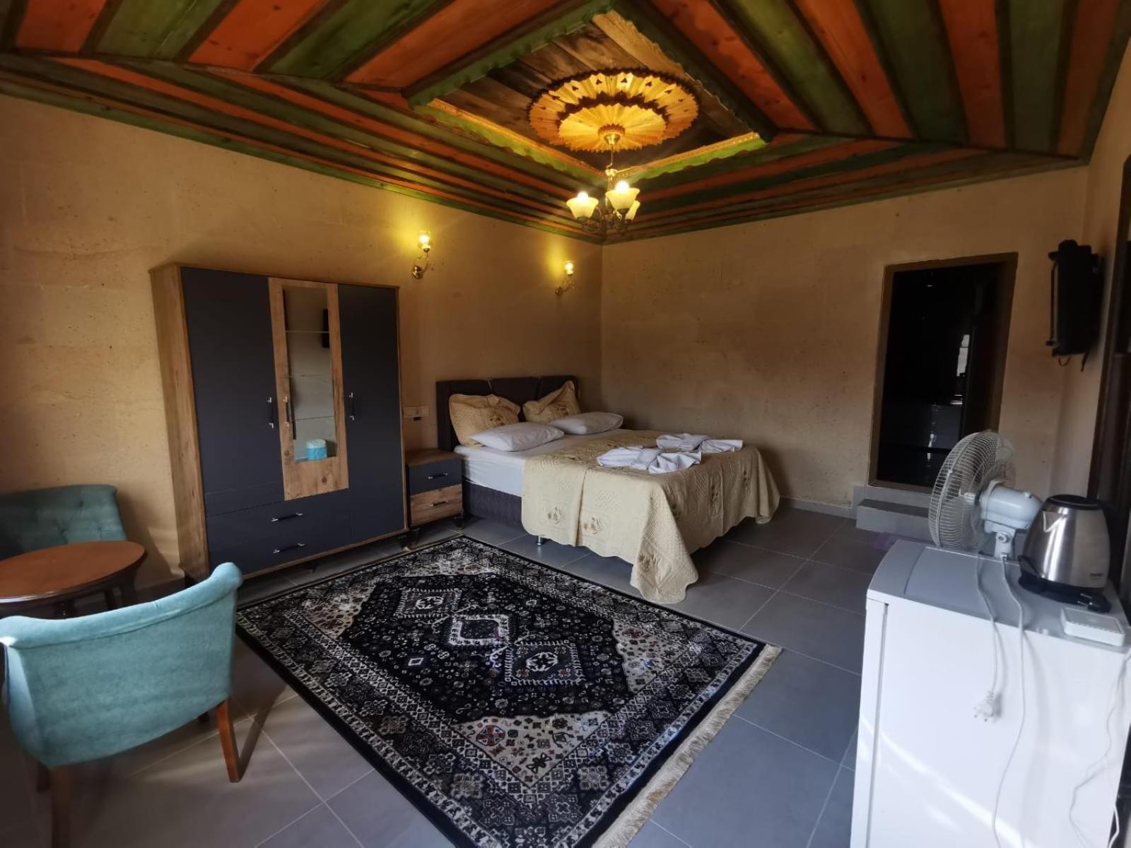 גורמה Falcon Cave Suites מראה חיצוני תמונה