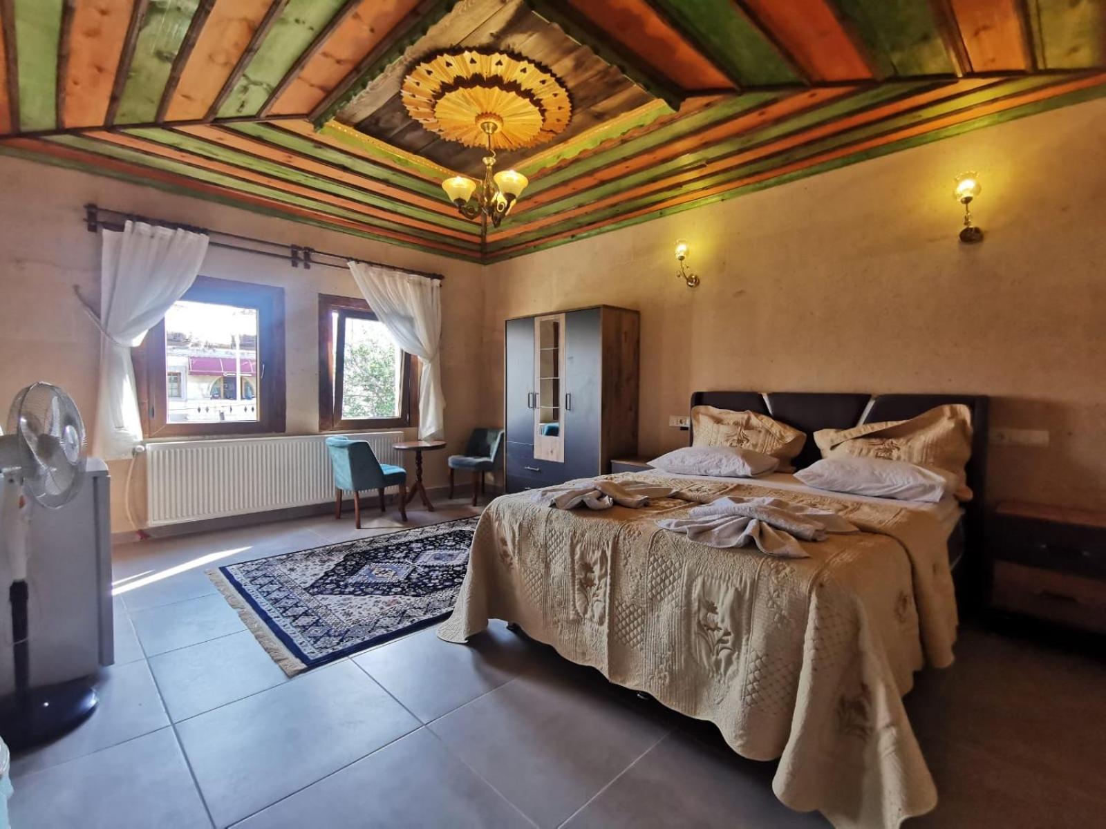 גורמה Falcon Cave Suites מראה חיצוני תמונה