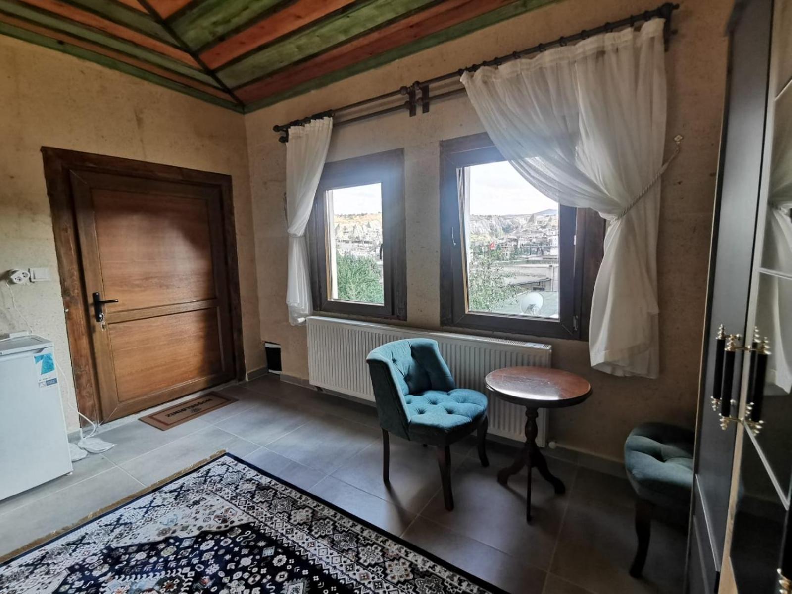 גורמה Falcon Cave Suites מראה חיצוני תמונה