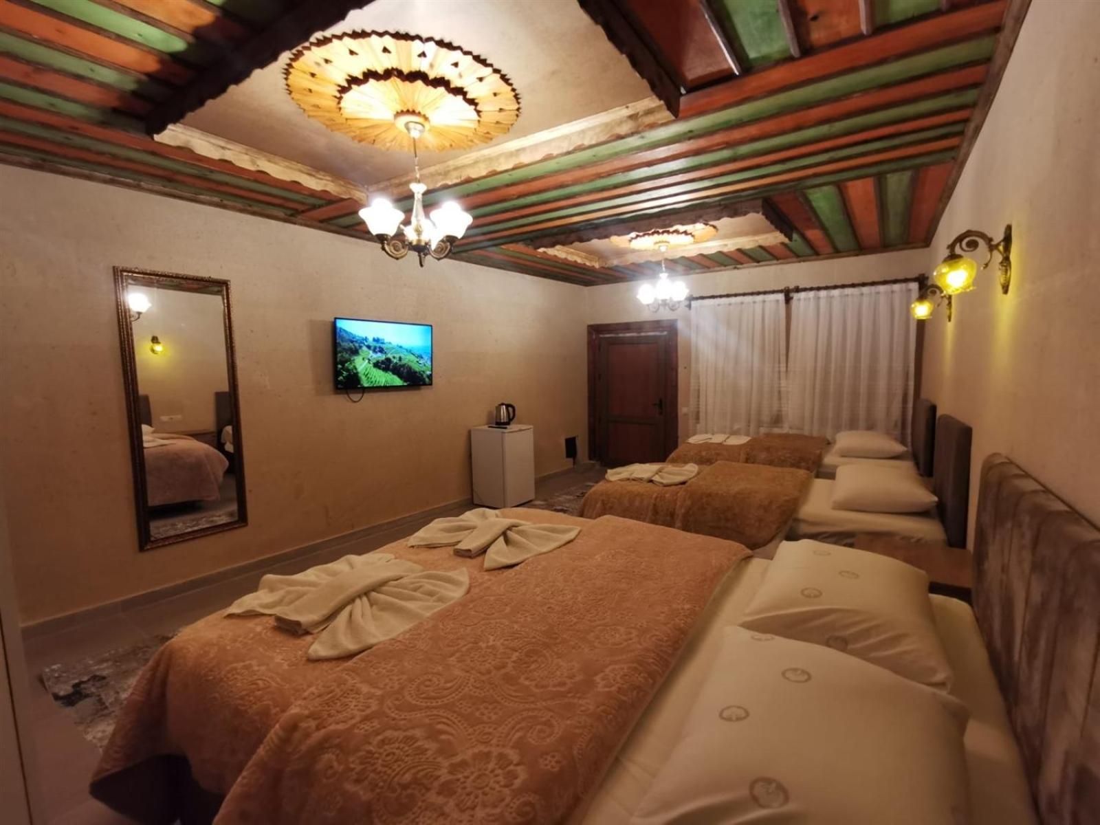 גורמה Falcon Cave Suites מראה חיצוני תמונה