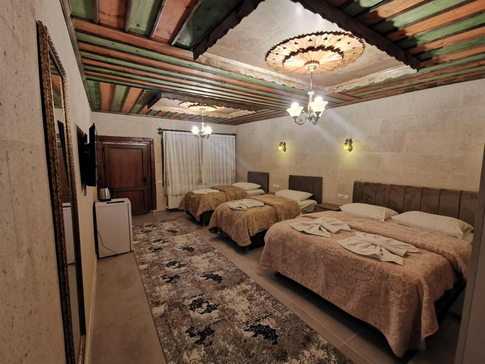 גורמה Falcon Cave Suites מראה חיצוני תמונה