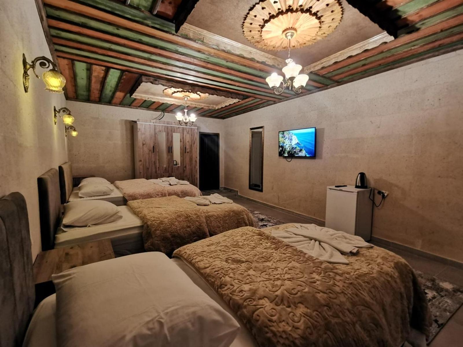גורמה Falcon Cave Suites מראה חיצוני תמונה