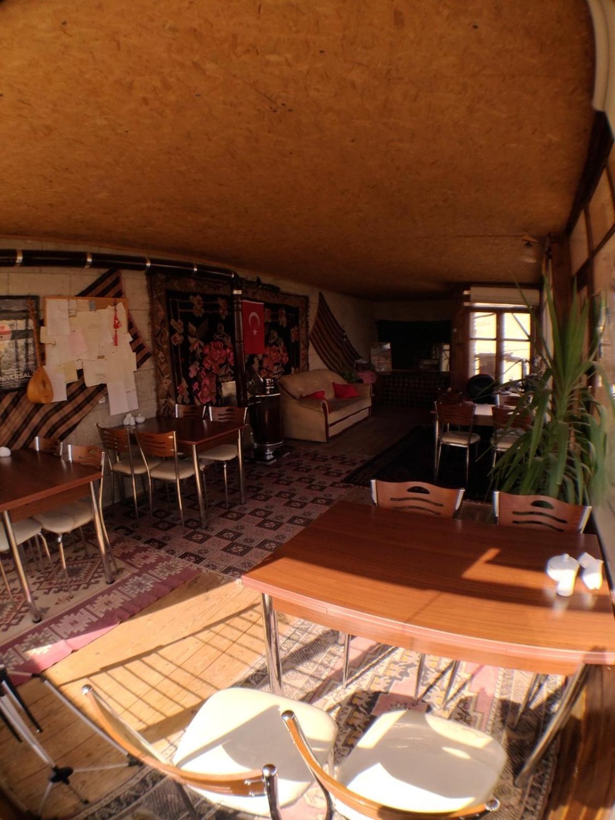 גורמה Falcon Cave Suites מראה חיצוני תמונה