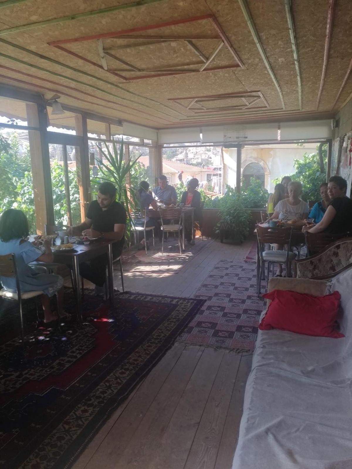 גורמה Falcon Cave Suites מראה חיצוני תמונה
