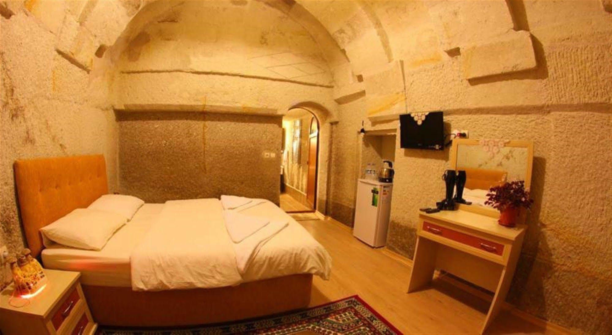 גורמה Falcon Cave Suites מראה חיצוני תמונה