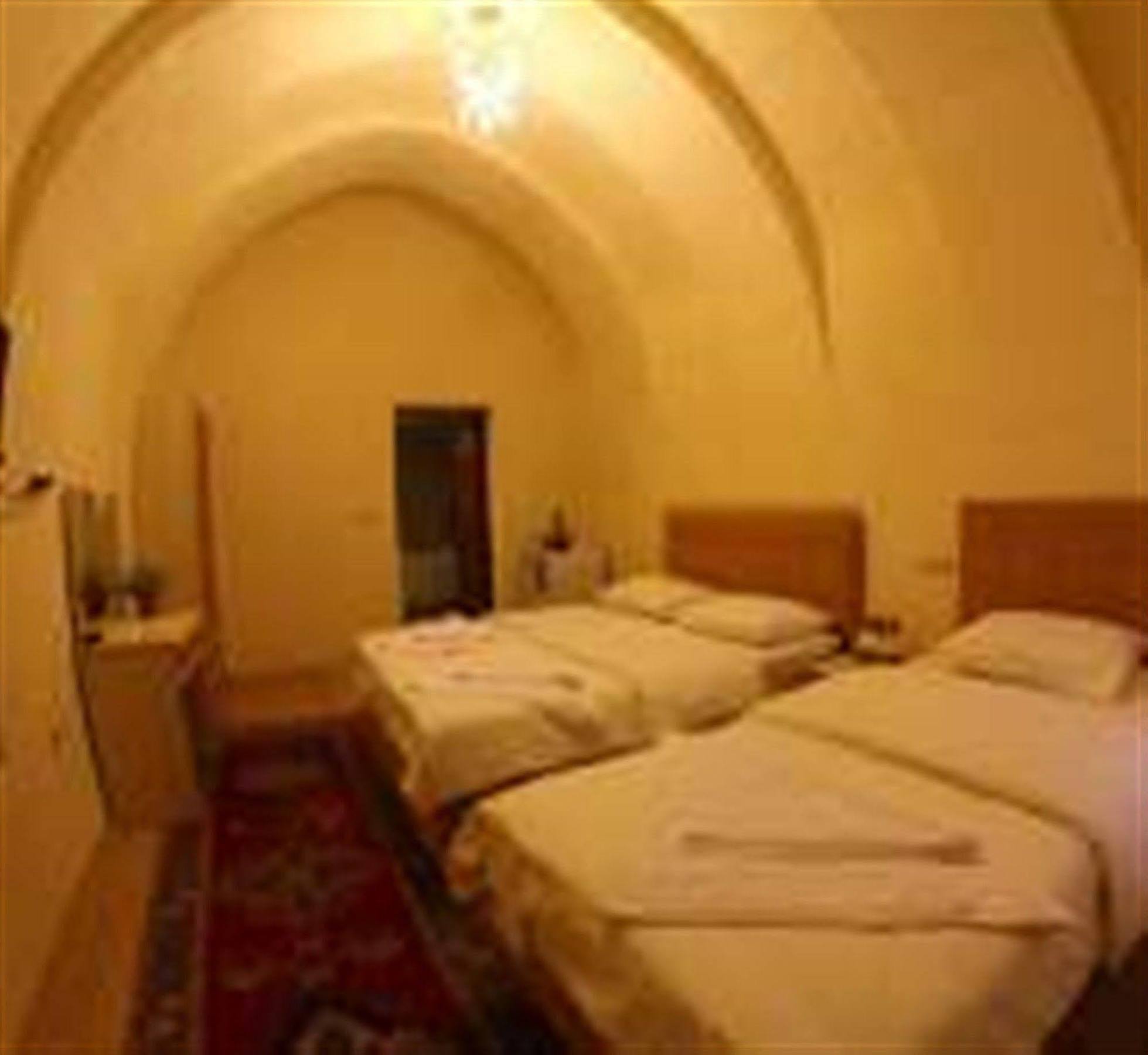 גורמה Falcon Cave Suites מראה חיצוני תמונה