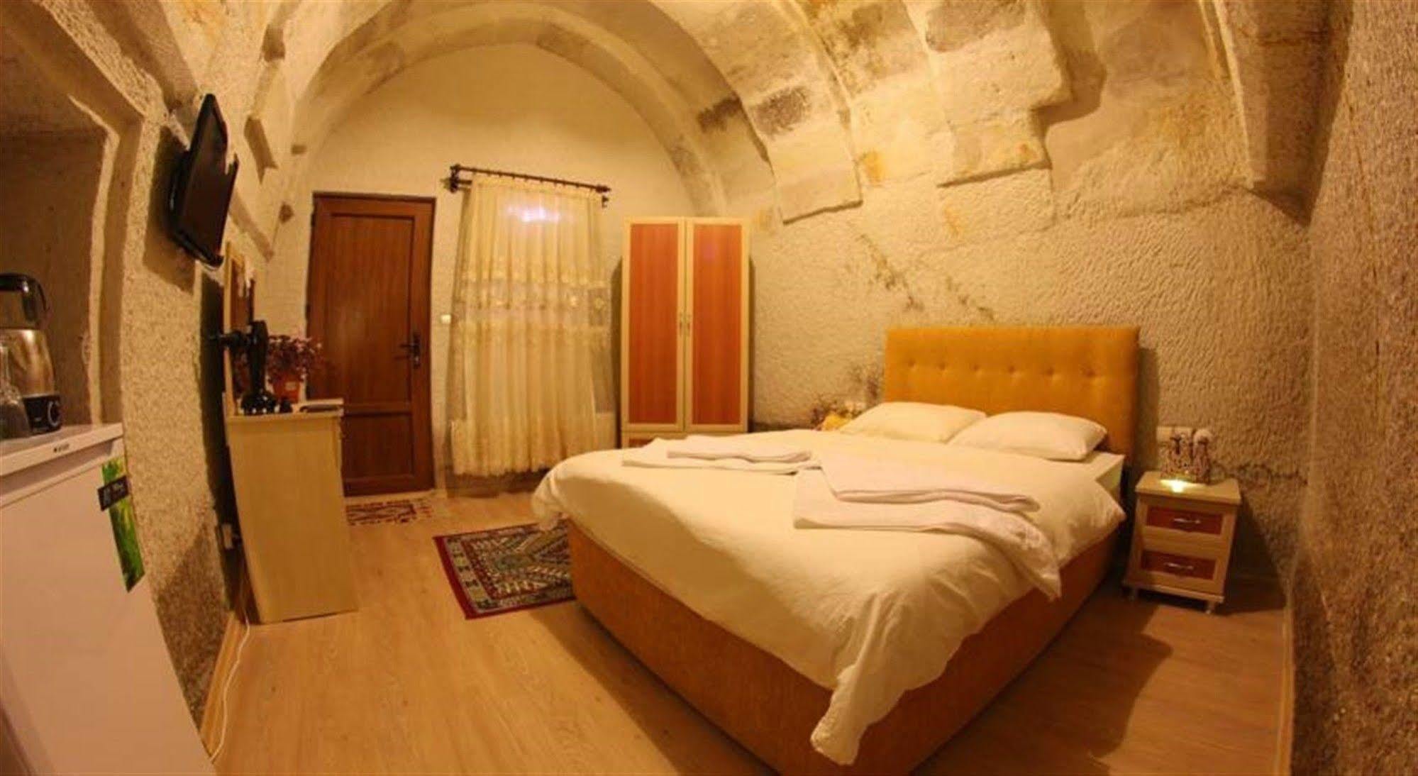 גורמה Falcon Cave Suites מראה חיצוני תמונה