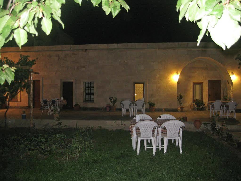 גורמה Falcon Cave Suites מראה חיצוני תמונה