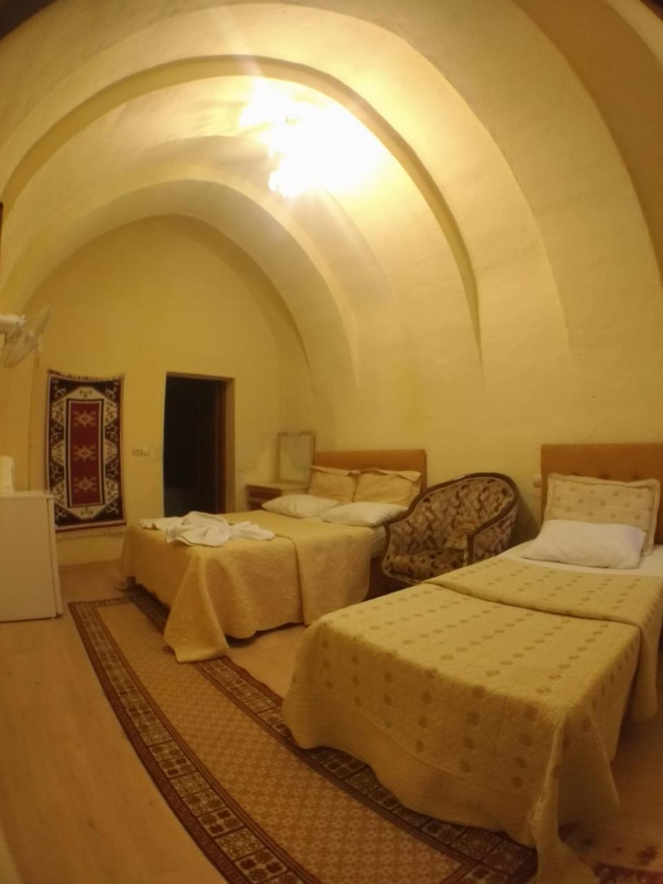 גורמה Falcon Cave Suites מראה חיצוני תמונה