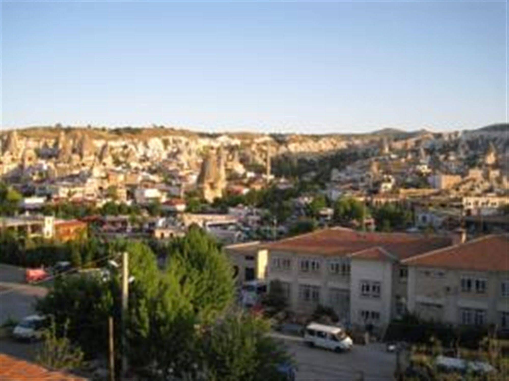 גורמה Falcon Cave Suites מראה חיצוני תמונה