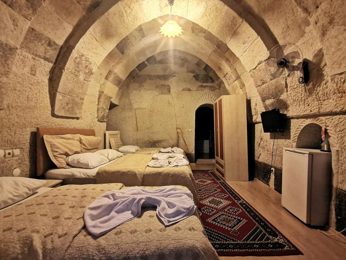 גורמה Falcon Cave Suites מראה חיצוני תמונה