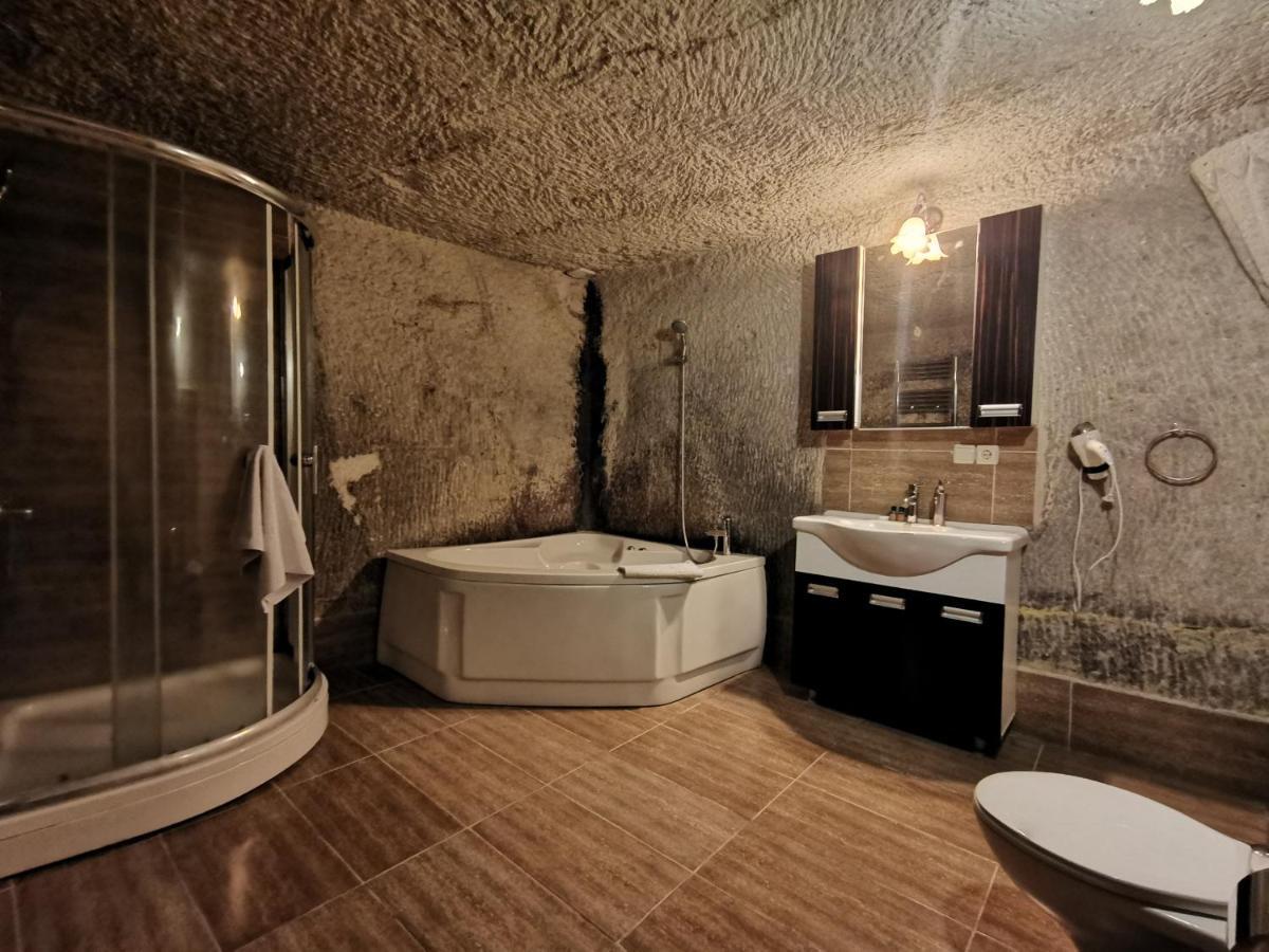 גורמה Falcon Cave Suites מראה חיצוני תמונה